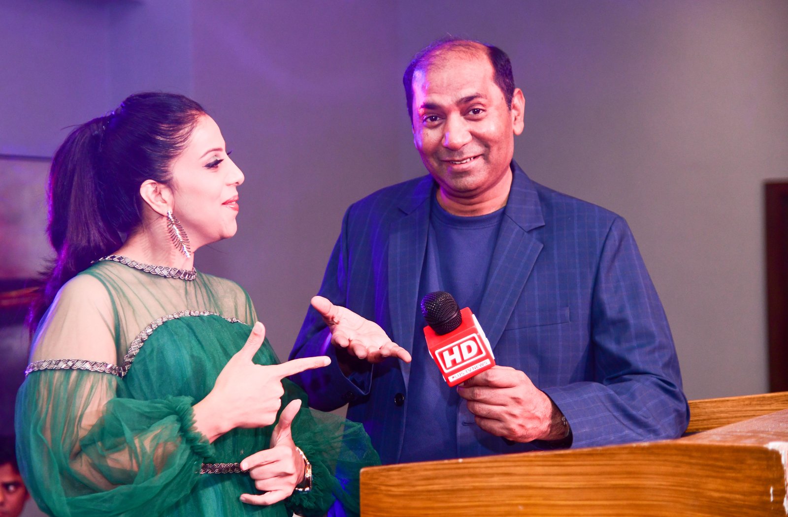 Golden AES Gallery Scene 175